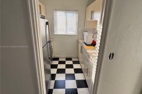 House in Miami, Florida 3 bedrooms, 190.26 sq.m. № 1968961 - photo 5