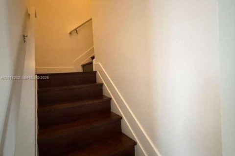 Touwnhouse à vendre à Miami, Floride: 3 chambres, 168.71 m2 № 2076375 - photo 11
