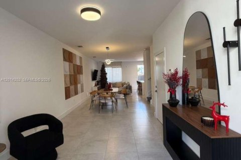 Touwnhouse à vendre à Miami, Floride: 3 chambres, 168.71 m2 № 2076375 - photo 2