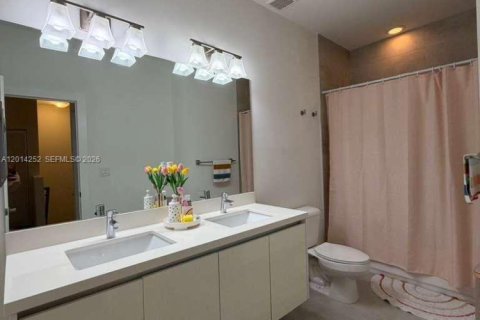 Touwnhouse à vendre à Miami, Floride: 3 chambres, 168.71 m2 № 2076375 - photo 25