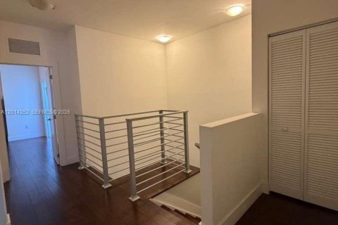 Touwnhouse à vendre à Miami, Floride: 3 chambres, 168.71 m2 № 2076375 - photo 12