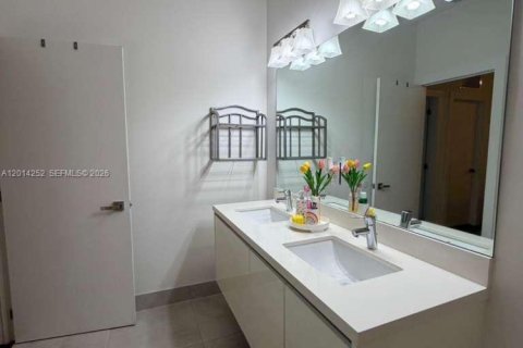 Touwnhouse à vendre à Miami, Floride: 3 chambres, 168.71 m2 № 2076375 - photo 26