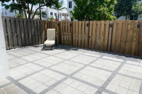 Touwnhouse à vendre à Miami, Floride: 3 chambres, 168.71 m2 № 2076375 - photo 27