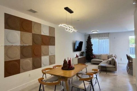 Touwnhouse à vendre à Miami, Floride: 3 chambres, 168.71 m2 № 2076375 - photo 3