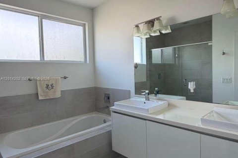 Touwnhouse à vendre à Miami, Floride: 3 chambres, 168.71 m2 № 2076375 - photo 15