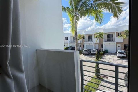 Touwnhouse à vendre à Miami, Floride: 3 chambres, 168.71 m2 № 2076375 - photo 21