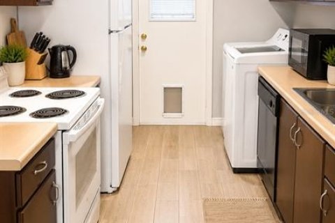 Apartamento en alquiler en Winter Haven, Florida, 2 dormitorios, 99.68 m2 № 2142666 - foto 4