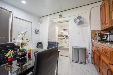 Casa en venta en Cutler Bay, Florida, 4 dormitorios, 184.32 m2 № 2001874 - foto 7