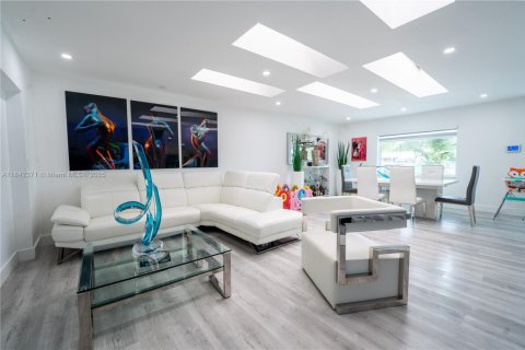 Casa en venta en Cutler Bay, Florida, 4 dormitorios, 184.32 m2 № 2001874 - foto 27