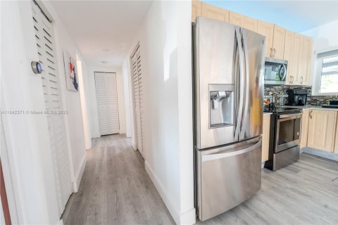 Casa en venta en Cutler Bay, Florida, 4 dormitorios, 184.32 m2 № 2001874 - foto 22