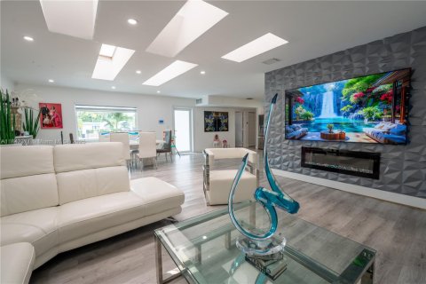 Casa en venta en Cutler Bay, Florida, 4 dormitorios, 184.32 m2 № 2001874 - foto 28