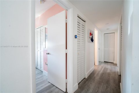 Casa en venta en Cutler Bay, Florida, 4 dormitorios, 184.32 m2 № 2001874 - foto 23