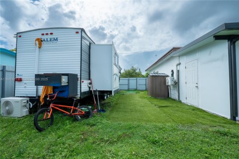 Casa en venta en Cutler Bay, Florida, 4 dormitorios, 184.32 m2 № 2001874 - foto 9