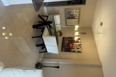 Condo in Hallandale Beach, Florida, 1 bedroom  № 1896596 - photo 4