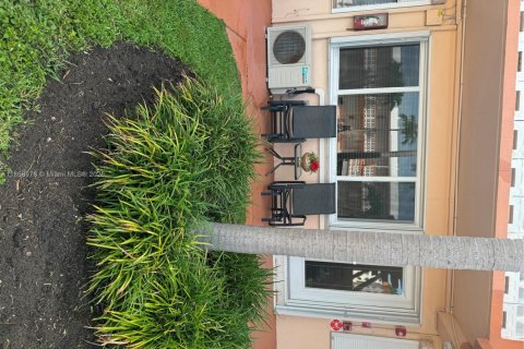 Condo in Hallandale Beach, Florida, 1 bedroom  № 1896596 - photo 2