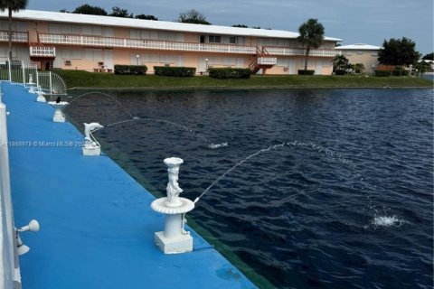 Condo in Hallandale Beach, Florida, 1 bedroom  № 1896596 - photo 12