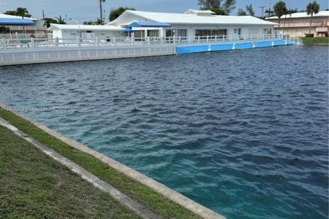 Condo in Hallandale Beach, Florida, 1 bedroom  № 1896596 - photo 8