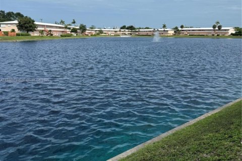 Condo in Hallandale Beach, Florida, 1 bedroom  № 1896596 - photo 7