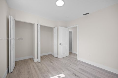 House in Miami Gardens, Florida 3 bedrooms, 114.27 sq.m. № 1984385 - photo 19