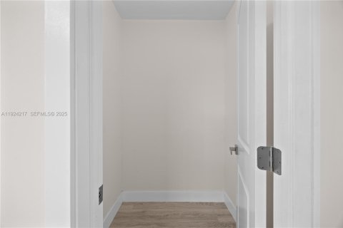 House in Miami Gardens, Florida 3 bedrooms, 114.27 sq.m. № 1984385 - photo 30