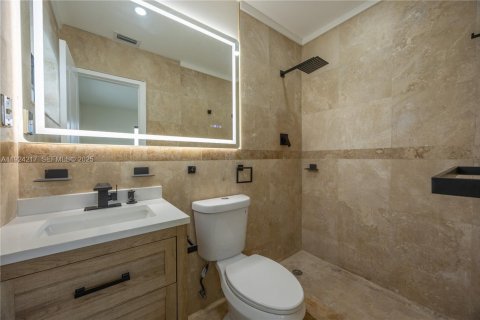 House in Miami Gardens, Florida 3 bedrooms, 114.27 sq.m. № 1984385 - photo 9