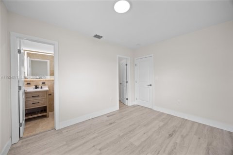 House in Miami Gardens, Florida 3 bedrooms, 114.27 sq.m. № 1984385 - photo 29