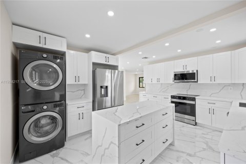 House in Miami Gardens, Florida 3 bedrooms, 114.27 sq.m. № 1984385 - photo 26