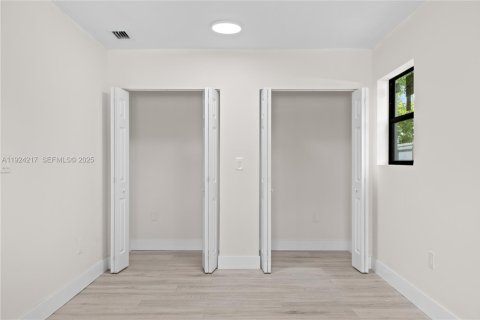 House in Miami Gardens, Florida 3 bedrooms, 114.27 sq.m. № 1984385 - photo 23