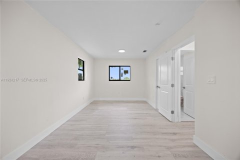 House in Miami Gardens, Florida 3 bedrooms, 114.27 sq.m. № 1984385 - photo 20