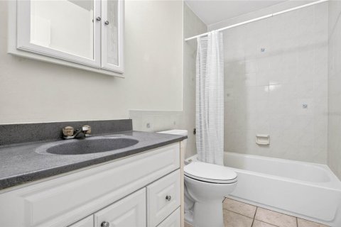 Condo in Tampa, Florida, 2 bedrooms  № 2091913 - photo 23