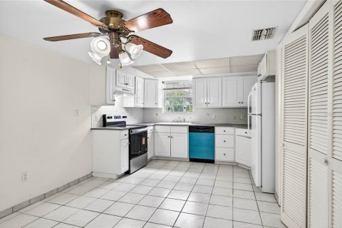 Condo in Tampa, Florida, 2 bedrooms  № 2091913 - photo 6