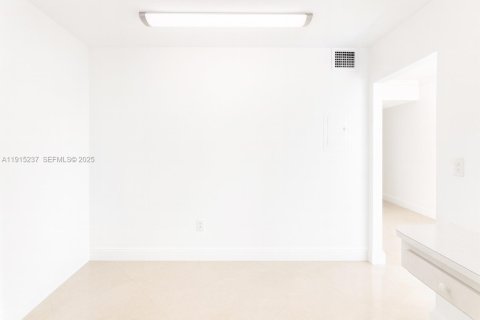 Copropriété à louer à Aventura, Floride: 120.77 m2 № 1990400 - photo 17