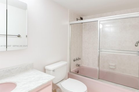 Copropriété à louer à Aventura, Floride: 120.77 m2 № 1990400 - photo 12