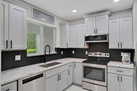 Townhouse in Daytona Beach, Florida 3 bedrooms, 155.43 sq.m. № 1866607 - photo 13