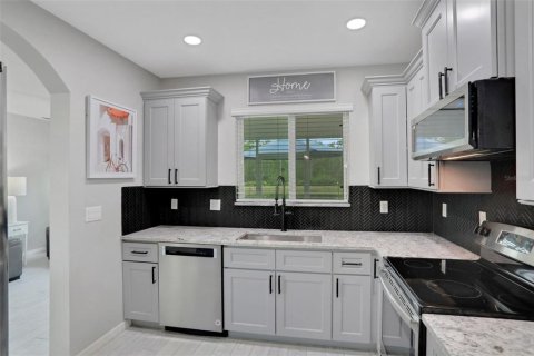 Townhouse in Daytona Beach, Florida 3 bedrooms, 155.43 sq.m. № 1866607 - photo 12