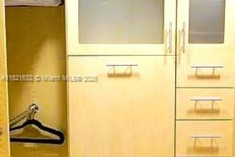 Copropriété à vendre à Miami, Floride: 2 chambres, 102.84 m2 № 1781743 - photo 12