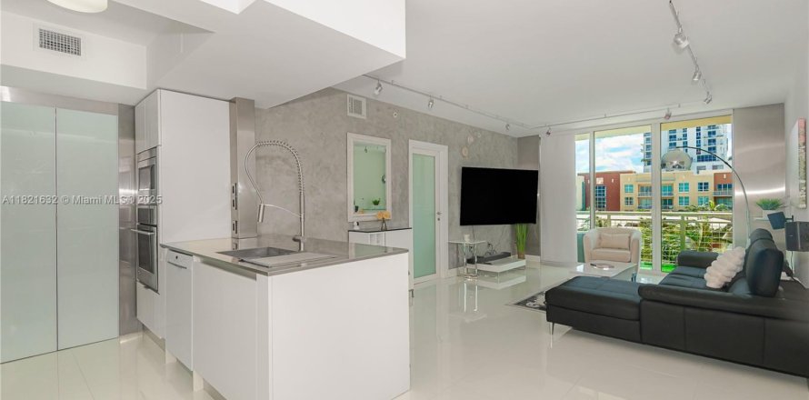 Condo in Miami, Florida, 2 bedrooms № 1781743
