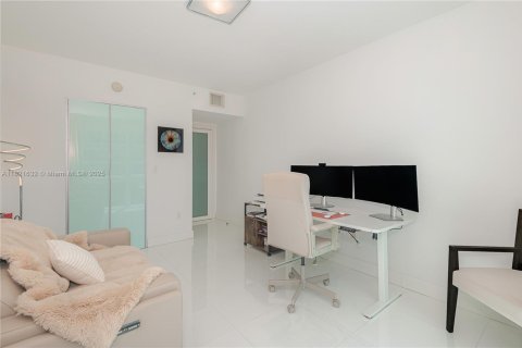 Copropriété à vendre à Miami, Floride: 2 chambres, 102.84 m2 № 1781743 - photo 24