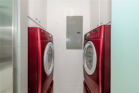 Copropriété à vendre à Miami, Floride: 2 chambres, 102.84 m2 № 1781743 - photo 27