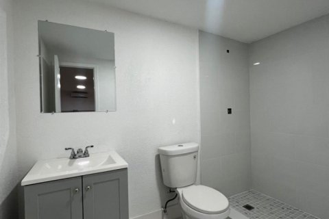 Casa en alquiler en Fort Lauderdale, Florida, 3 dormitorios, 139.35 m2 № 1223215 - foto 1