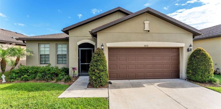 Casa en Polk City, Florida 4 dormitorios, 180.04 m2 № 2156804