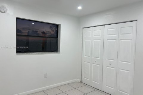 Condo in Miami, Florida, 2 bedrooms  № 1996997 - photo 6