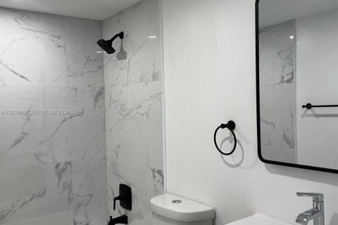 Condo in Miami, Florida, 2 bedrooms  № 1996997 - photo 8
