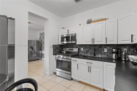 Villa ou maison à vendre à Hollywood, Floride: 4 chambres, 305.18 m2 № 1936683 - photo 12