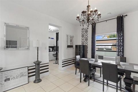Villa ou maison à vendre à Hollywood, Floride: 4 chambres, 305.18 m2 № 1936683 - photo 8