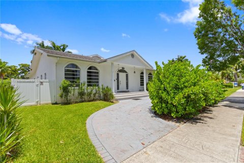 Villa ou maison à vendre à Hollywood, Floride: 4 chambres, 305.18 m2 № 1936683 - photo 1