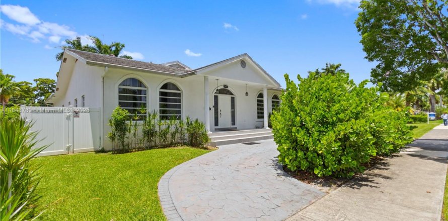 Villa ou maison à Hollywood, Floride 4 chambres, 305.18 m2 № 1936683