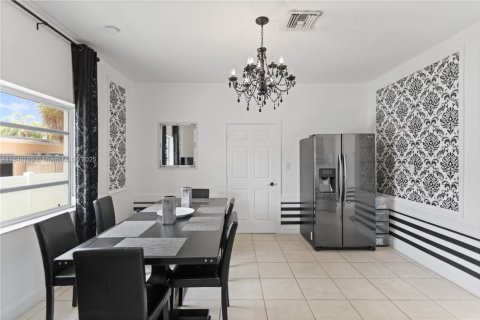Villa ou maison à vendre à Hollywood, Floride: 4 chambres, 305.18 m2 № 1936683 - photo 10