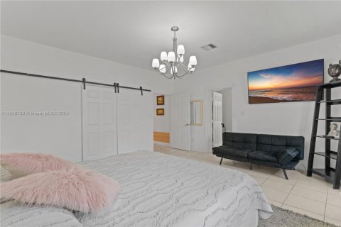 Villa ou maison à vendre à Hollywood, Floride: 4 chambres, 305.18 m2 № 1936683 - photo 28