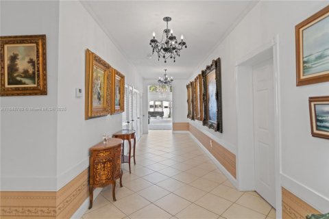 Villa ou maison à vendre à Hollywood, Floride: 4 chambres, 305.18 m2 № 1936683 - photo 4